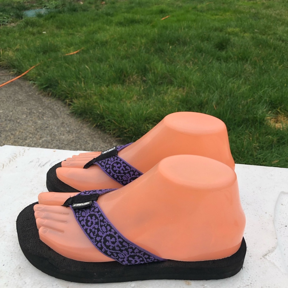 Teva 4298 Women’s Purple and Black FlipFlop Sandals Size 6